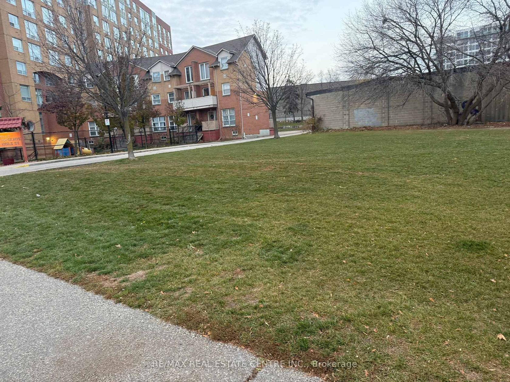 W/S keele st, Amesbury, Toronto 