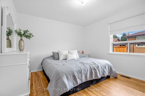 Photo 2 at 2 Del Ria Drive, Maple Leaf, Toronto