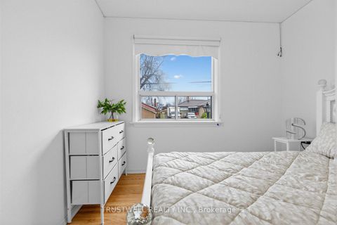Photo 6 at 2 Del Ria Drive, Maple Leaf, Toronto