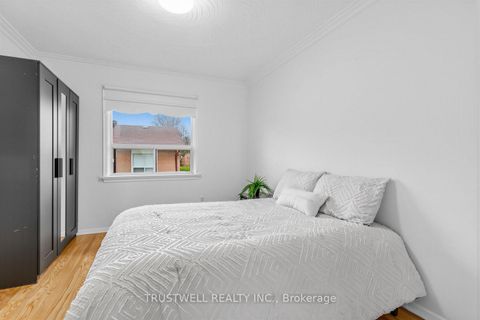 Photo 12 at 2 Del Ria Drive, Maple Leaf, Toronto