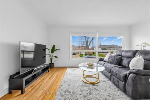 Photo 14 at 2 Del Ria Drive, Maple Leaf, Toronto