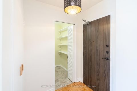 Photo 4 at 813 - 9 Four Winds Drive, York University Heights, Toronto