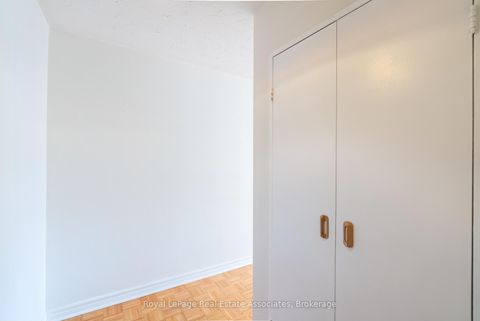 Photo 6 at 813 - 9 Four Winds Drive, York University Heights, Toronto
