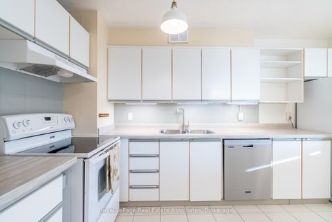 Photo 11 at 813 - 9 Four Winds Drive, York University Heights, Toronto