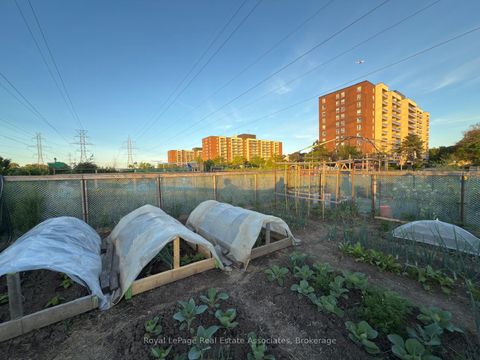 Photo 36 at 813 - 9 Four Winds Drive, York University Heights, Toronto
