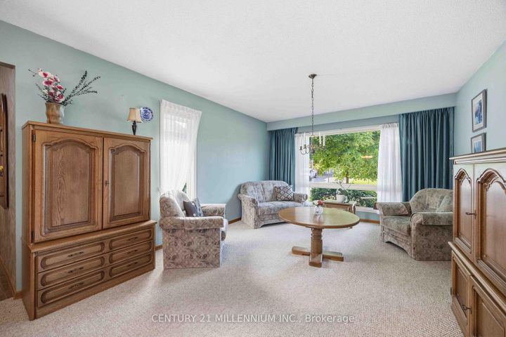 Photo 5 at 112 Blackthorn Lane, Brampton North, Brampton