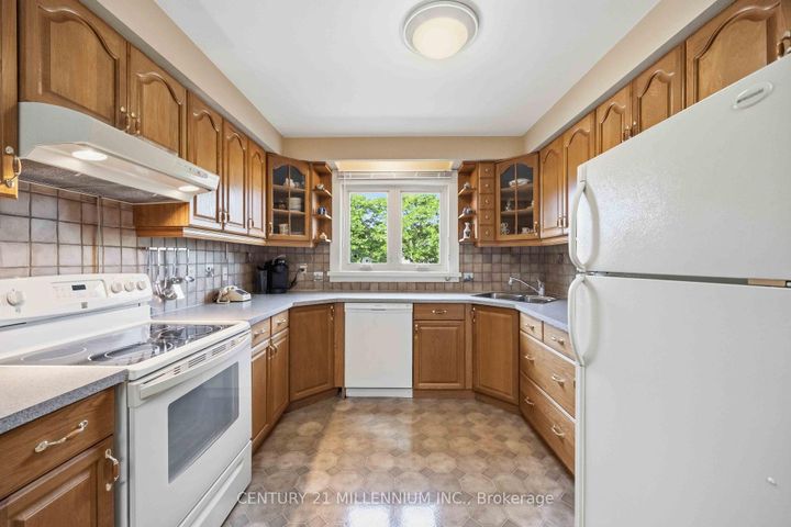 Photo 10 at 112 Blackthorn Lane, Brampton North, Brampton