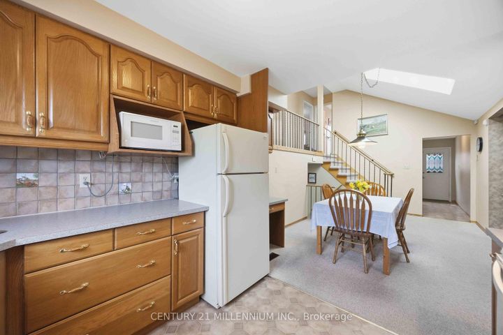 Photo 11 at 112 Blackthorn Lane, Brampton North, Brampton