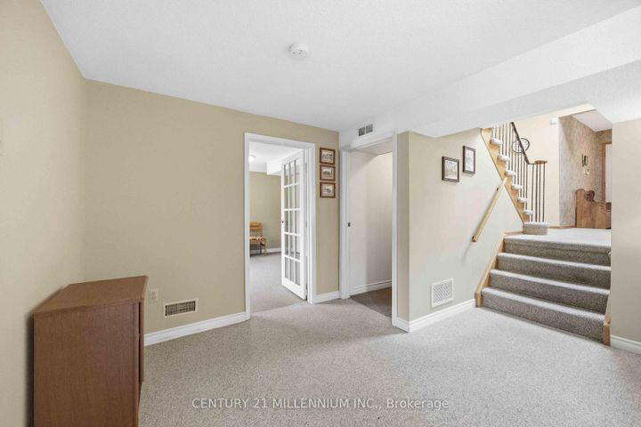 Photo 20 at 112 Blackthorn Lane, Brampton North, Brampton