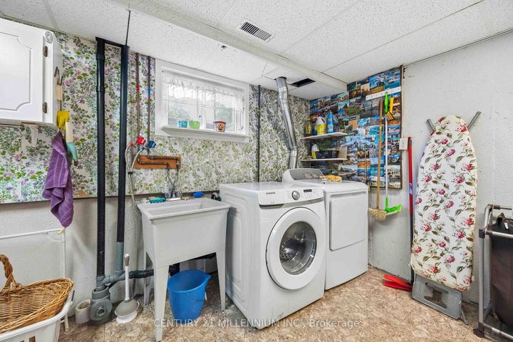 Photo 33 at 112 Blackthorn Lane, Brampton North, Brampton