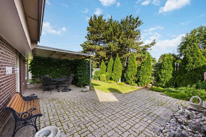 Photo 35 at 112 Blackthorn Lane, Brampton North, Brampton