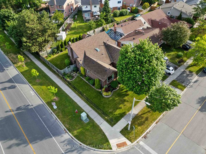 Photo 37 at 112 Blackthorn Lane, Brampton North, Brampton
