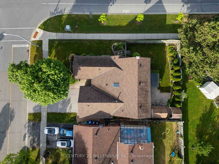 Photo 38 at 112 Blackthorn Lane, Brampton North, Brampton
