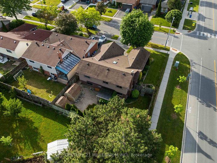 Photo 39 at 112 Blackthorn Lane, Brampton North, Brampton