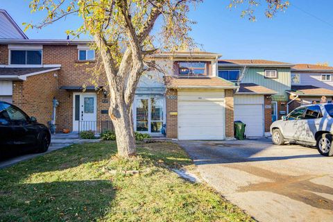 Photo 2 at 3025 Bridletowne Circle, L'Amoreaux, Toronto