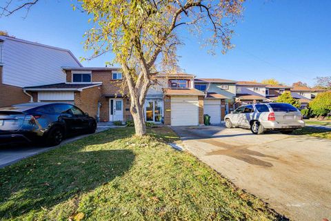 Photo 3 at 3025 Bridletowne Circle, L'Amoreaux, Toronto