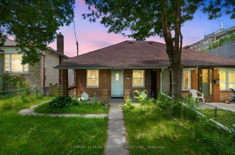 Photo 0 at 150 Spears Street, Smythe, Toronto