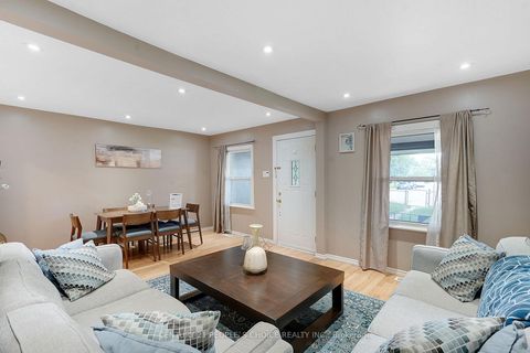 Photo 2 at 150 Spears Street, Smythe, Toronto
