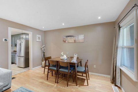 Photo 3 at 150 Spears Street, Smythe, Toronto