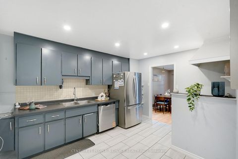 Photo 5 at 150 Spears Street, Smythe, Toronto