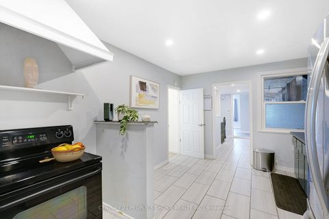 Photo 6 at 150 Spears Street, Smythe, Toronto