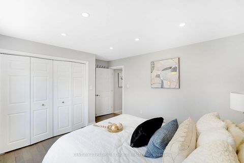 Photo 8 at 150 Spears Street, Smythe, Toronto