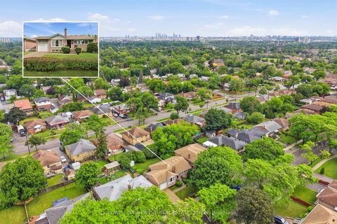 Photo 2 at 40 Benway Drive, Kipling, Toronto