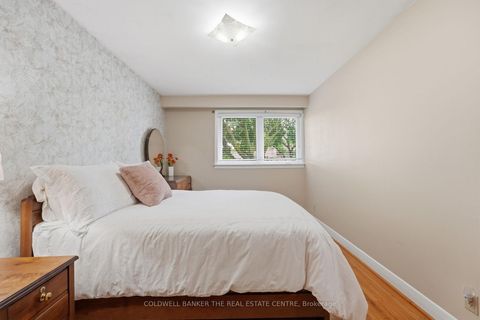 Photo 14 at 40 Benway Drive, Kipling, Toronto
