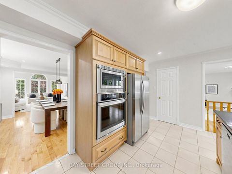 Photo 10 at 98 Brookeview Drive, Aurora Highlands, Aurora