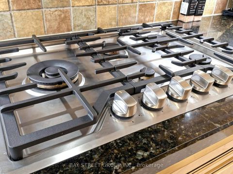 Photo 12 at 98 Brookeview Drive, Aurora Highlands, Aurora