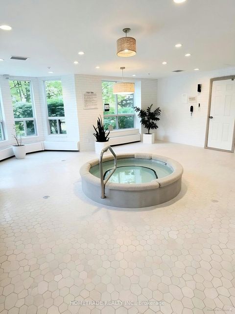 Photo 6 at 115 - 2 Maison Parc Court, Lakeview Estates, Vaughan