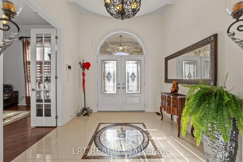 Photo 5 at 18 Wolford Court, Historic Lakeshore Communities, Georgina