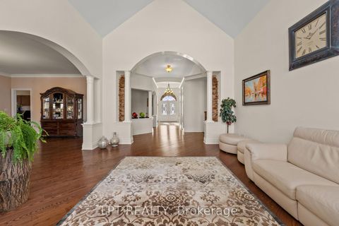Photo 9 at 18 Wolford Court, Historic Lakeshore Communities, Georgina
