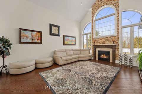 Photo 10 at 18 Wolford Court, Historic Lakeshore Communities, Georgina