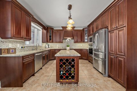 Photo 15 at 18 Wolford Court, Historic Lakeshore Communities, Georgina