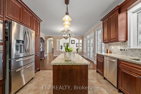 Photo 16 at 18 Wolford Court, Historic Lakeshore Communities, Georgina