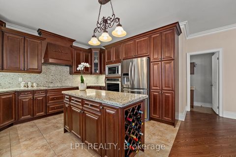 Photo 18 at 18 Wolford Court, Historic Lakeshore Communities, Georgina