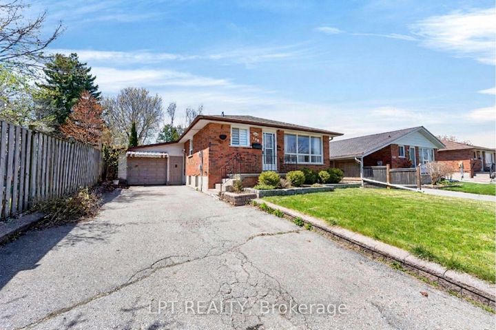 Photo 2 at 340 Fairlawn Street, McLaughlin, Oshawa