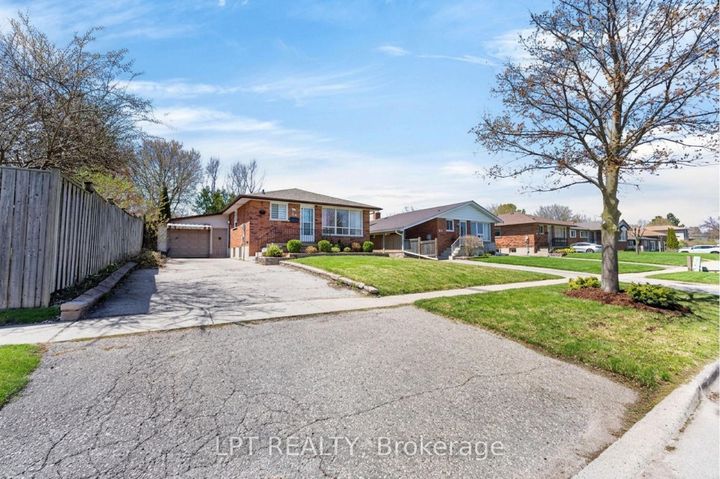 Photo 3 at 340 Fairlawn Street, McLaughlin, Oshawa