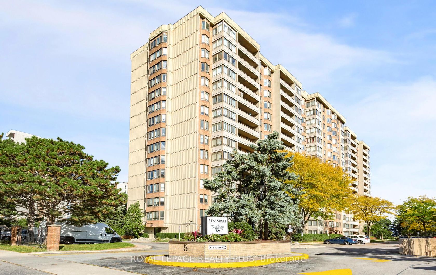 803 - 5 Lisa Street, Queen Street Corridor, Brampton 2