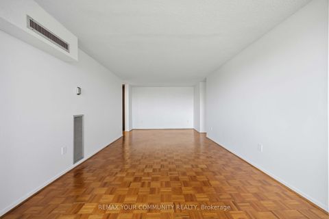 Photo 3 at 801 - 150 Neptune Drive, Lawrence, Toronto