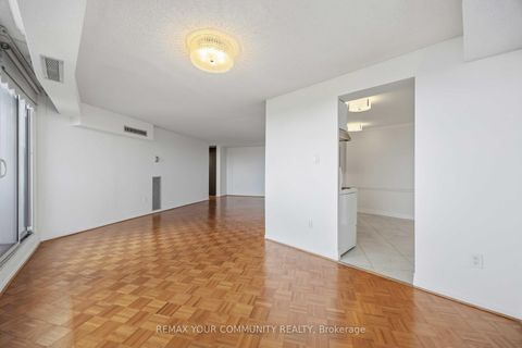 Photo 7 at 801 - 150 Neptune Drive, Lawrence, Toronto