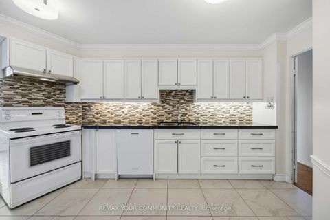 Photo 10 at 801 - 150 Neptune Drive, Lawrence, Toronto
