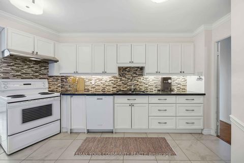 Photo 11 at 801 - 150 Neptune Drive, Lawrence, Toronto