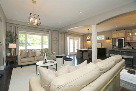 Photo 8 at 49 Hamilton Drive, Leslie Valley, Newmarket