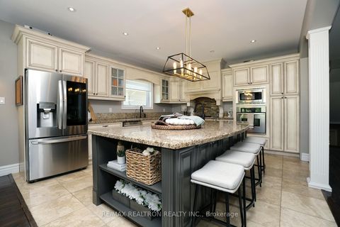 Photo 13 at 49 Hamilton Drive, Leslie Valley, Newmarket