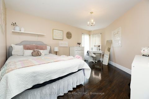 Photo 19 at 49 Hamilton Drive, Leslie Valley, Newmarket