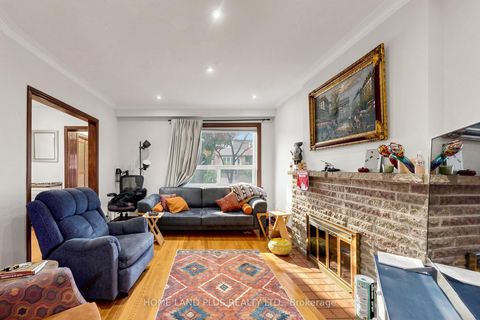 Photo 4 at 521 Hillsdale Avenue E, Mount Pleasant East, Toronto