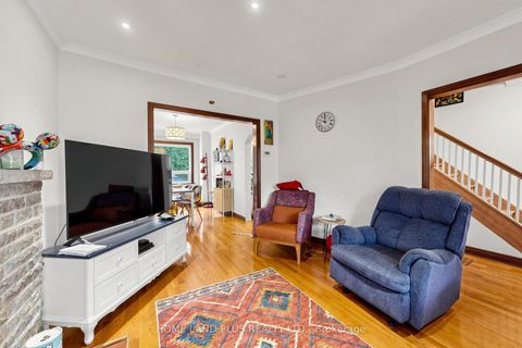 Photo 7 at 521 Hillsdale Avenue E, Mount Pleasant East, Toronto
