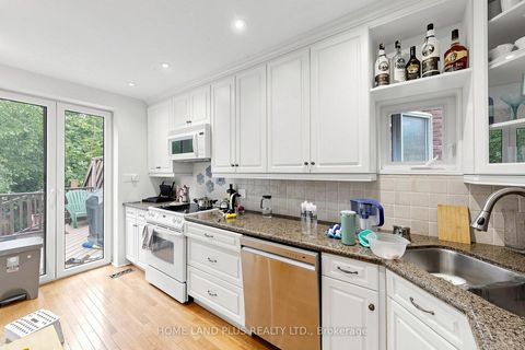 Photo 11 at 521 Hillsdale Avenue E, Mount Pleasant East, Toronto